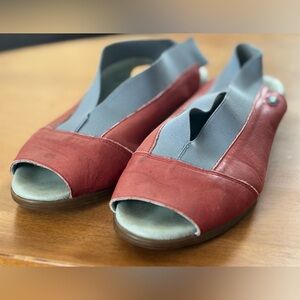 Cloud Brand leather flats with cushioned soles. EU 38